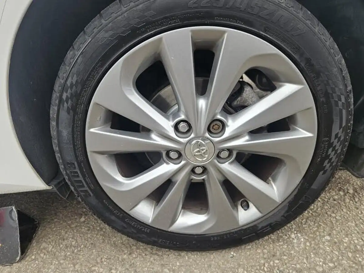 2015-toyota-auris-18-vvt-i-hsd-excel-hatchback-e-cvt-big-11
