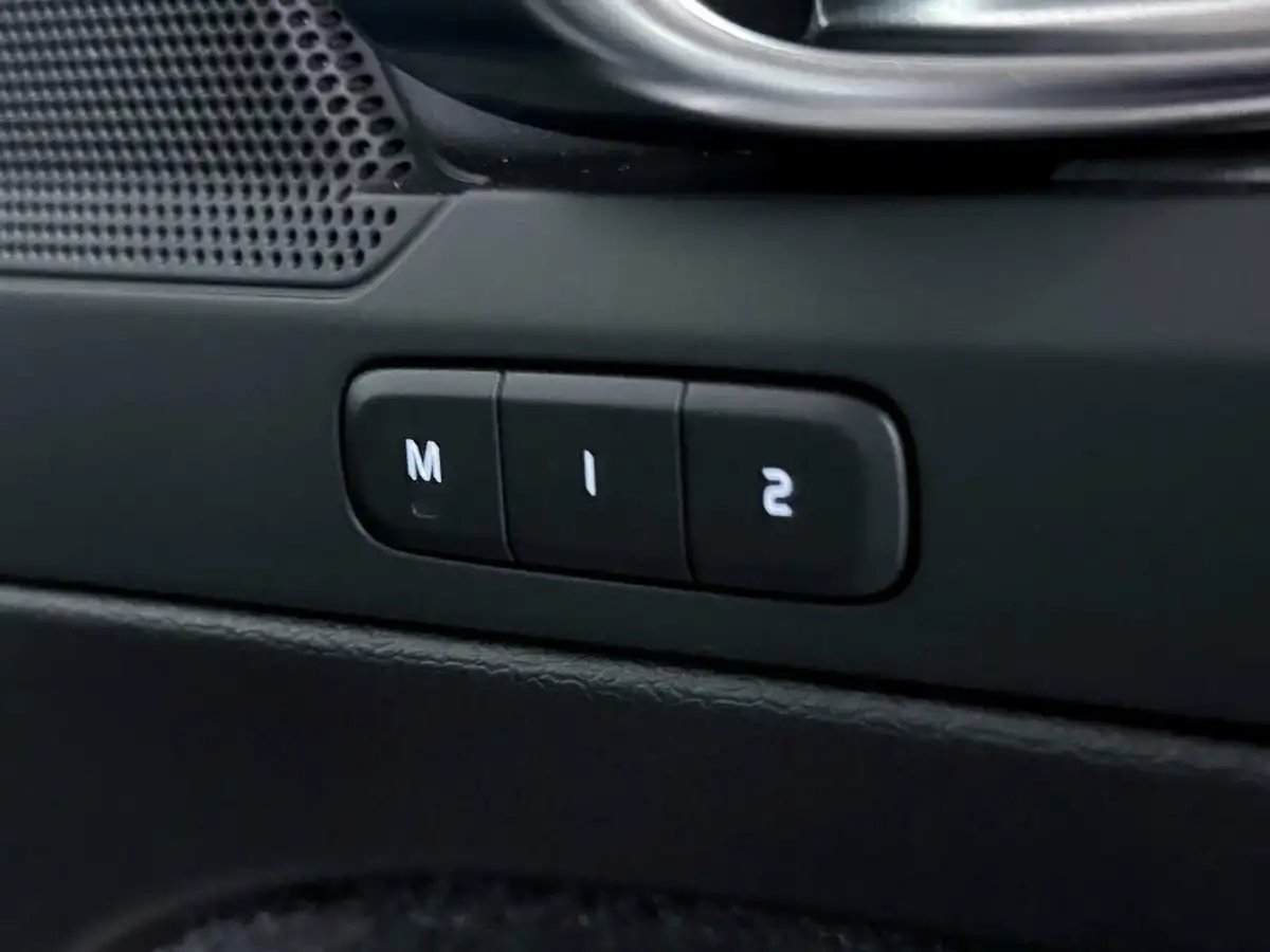 2023-volvo-xc40-20-b3-plus-big-19