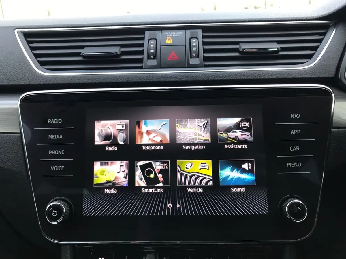 2021-skoda-superb-20tdi-se-l-150ps-estate-big-18