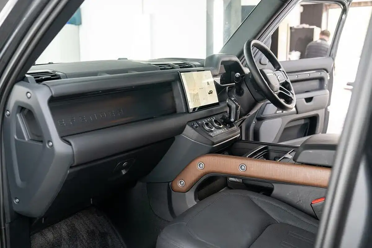 2022-land-rover-110-defender-30-p400-x-big-10