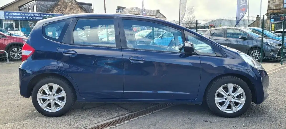 2013-honda-jazz-14-es-cvt-big-7