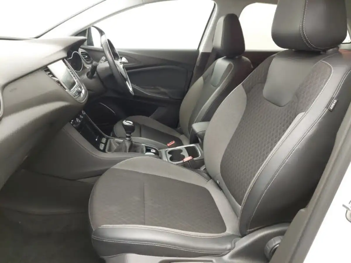 2021-vauxhall-grandland-x-12-griffin-big-4