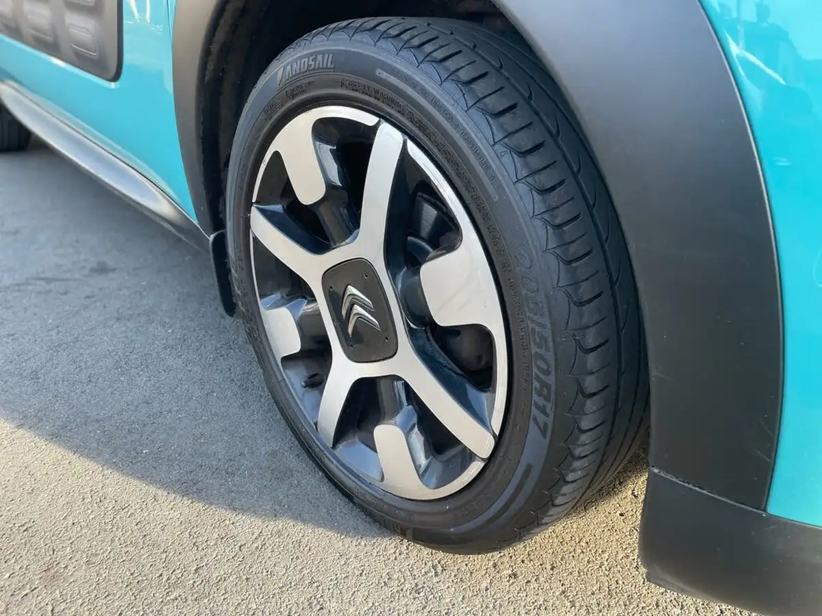 2014-citroen-c4-cactus-16bluehdi-flair-big-17