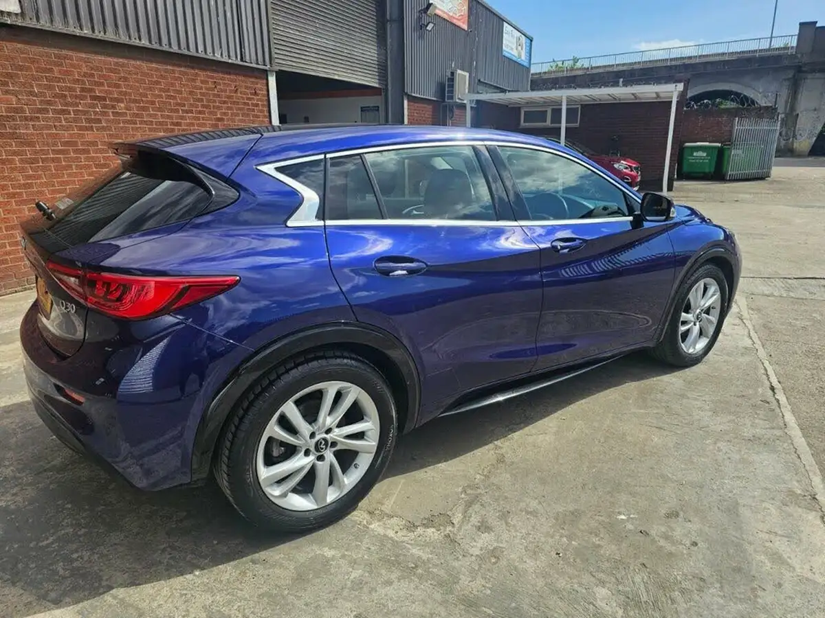 2017-infiniti-q30-16-se-156ps-business-pack-dct-big-7