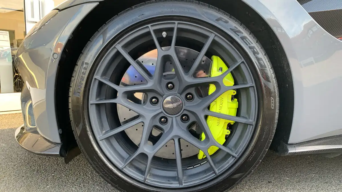 2020-aston-martin-vantage-40-v8-vantage-amr-hero-big-3