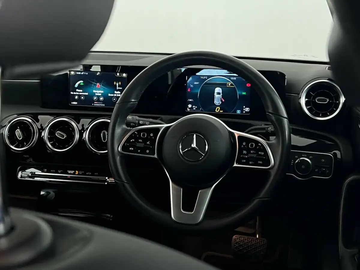 2021-mercedes-benz-a-class-13-a180-se-7g-dct-big-16