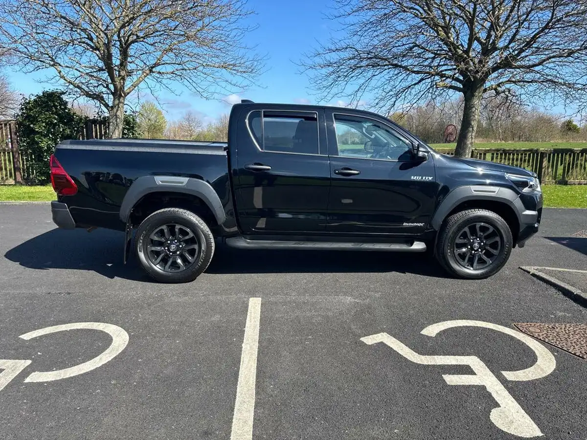 2022-toyota-hi-lux-28d-4d-invincible-x-204hpeu6d-2755cc-auto-big-7
