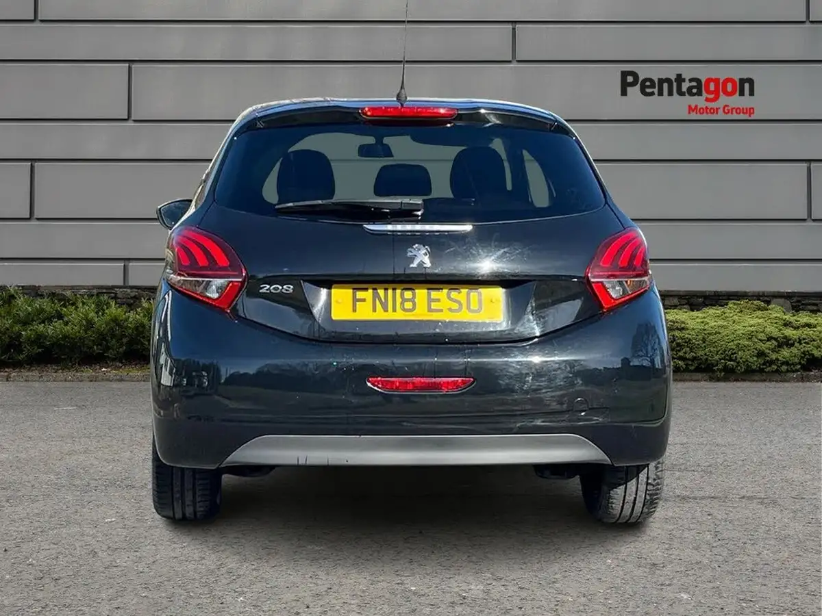 2018-peugeot-208-12-puretech-black-edition-big-13