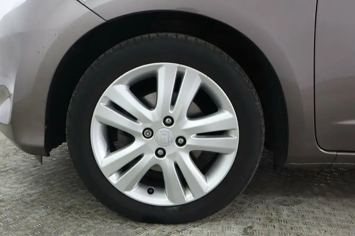 2013-honda-jazz-14-es-plus-big-12