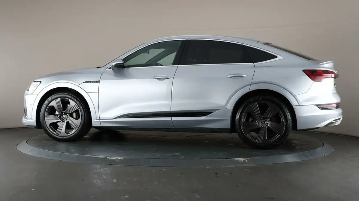 2021-audi-e-tron-55e-s-line-sportback-big-29