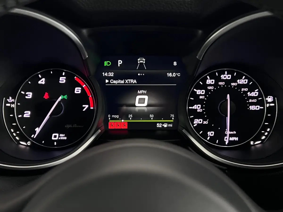 2018-alfa-romeo-stelvio-20-speciale-big-16
