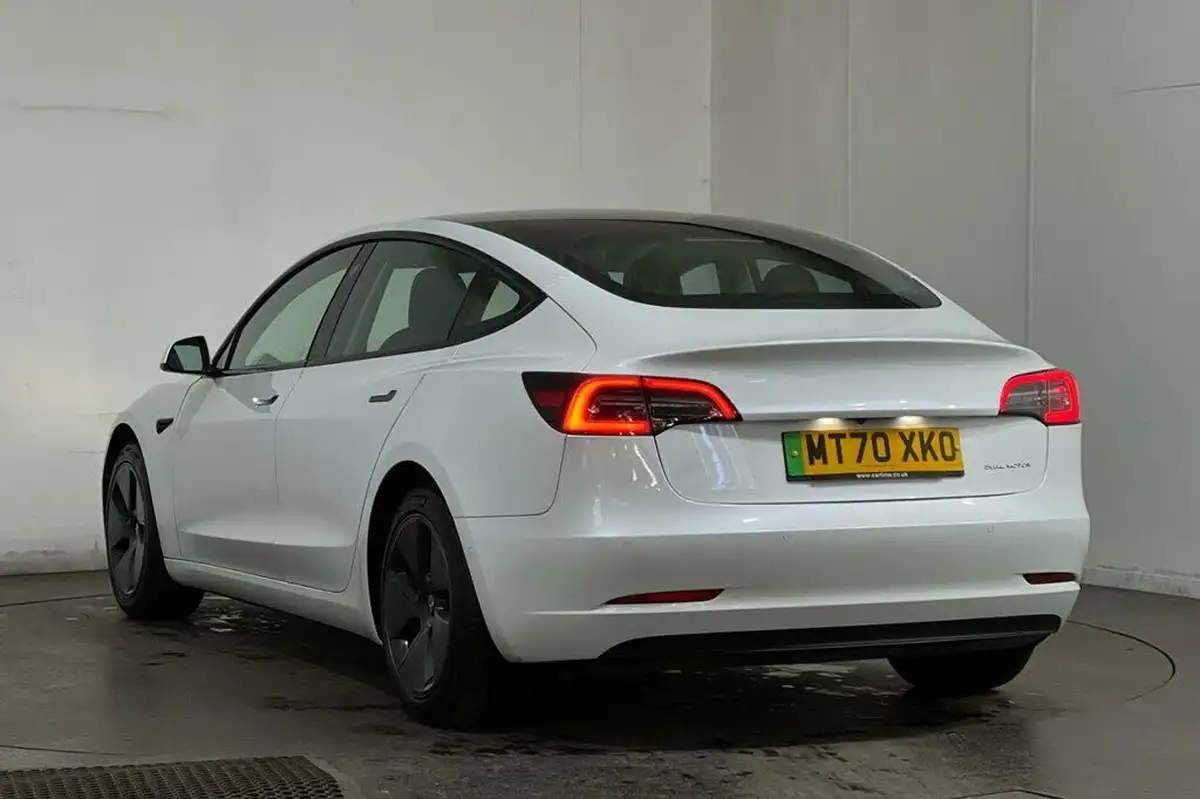 2020-tesla-model-3-e-long-range-big-11
