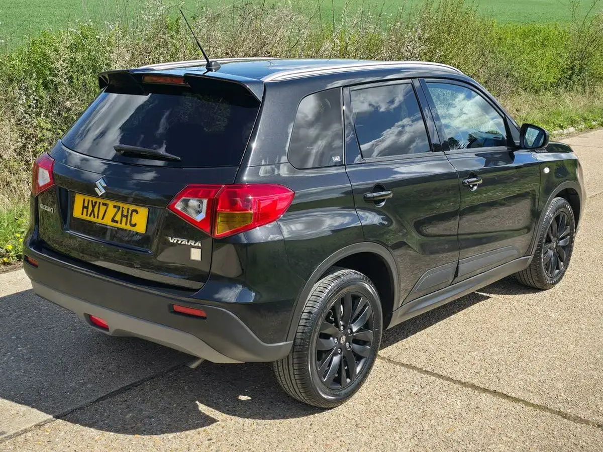 2017-suzuki-vitara-16-kuro-big-22