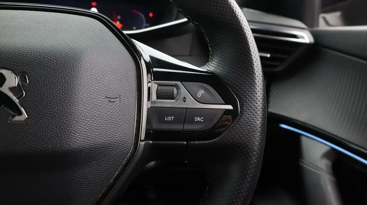 2022-peugeot-2008-suv-12-puretech-gt-big-25