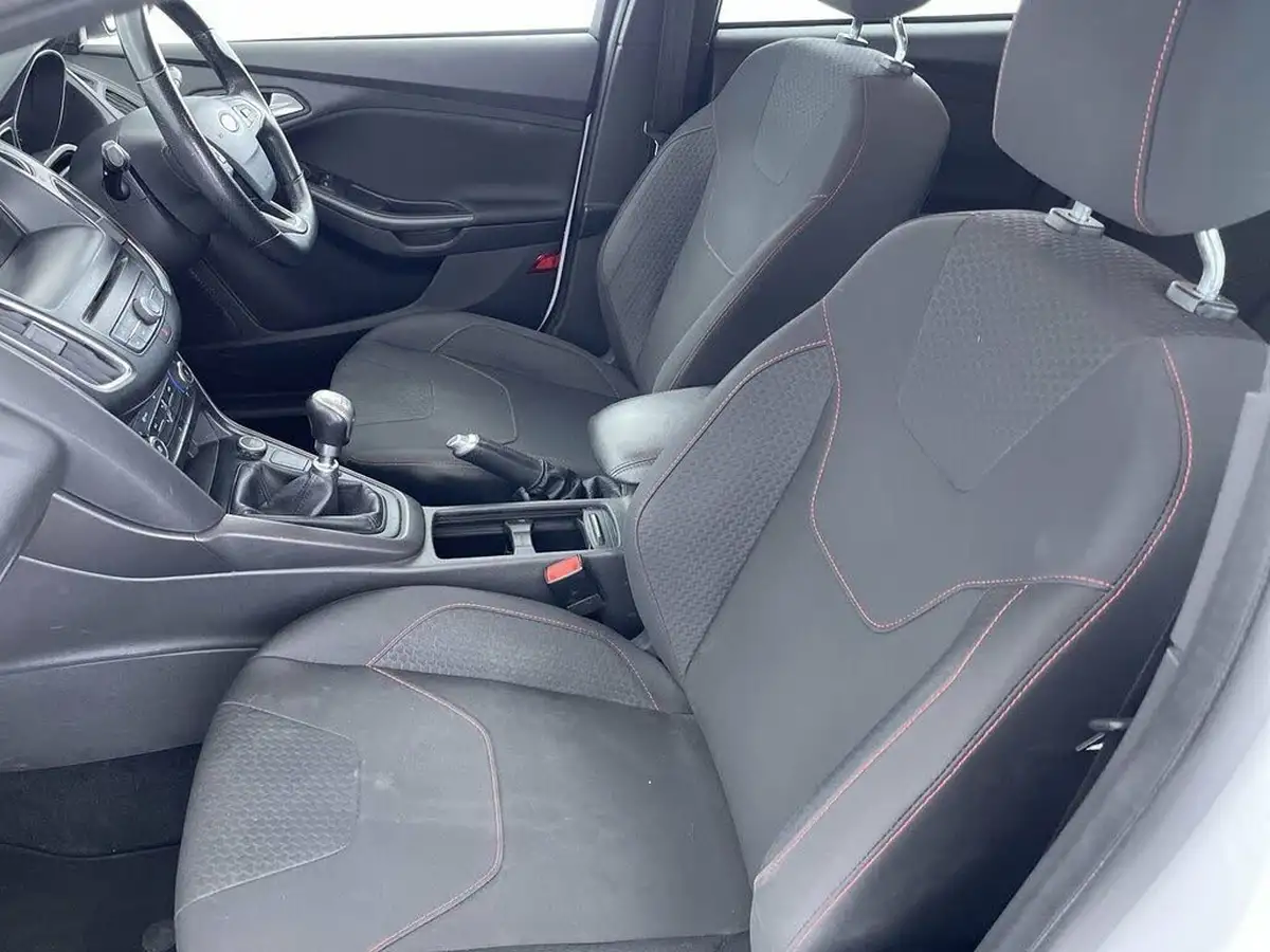 2018-ford-focus-10t-st-line-140ps-hatchback-big-30