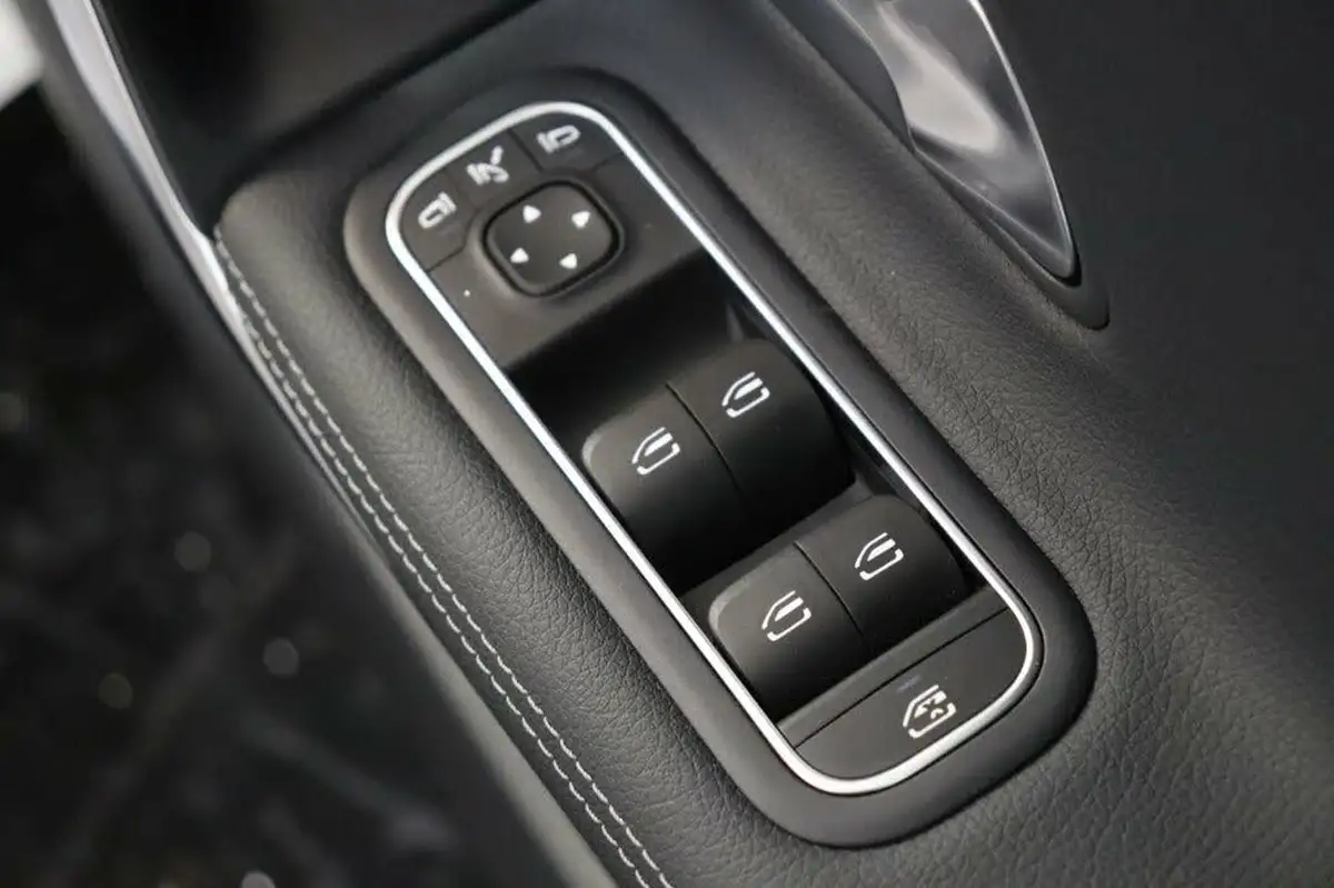 2022-mercedes-benz-cla-20-cla-250-amg-line-premium-plus-coupe-4d-big-39