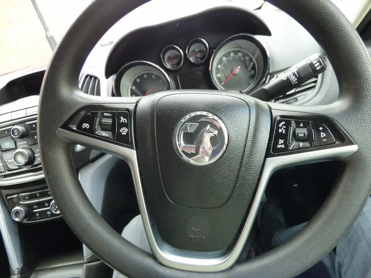 2015-vauxhall-zafira-tourer-14i-16v-turbo-exclusiv-big-24