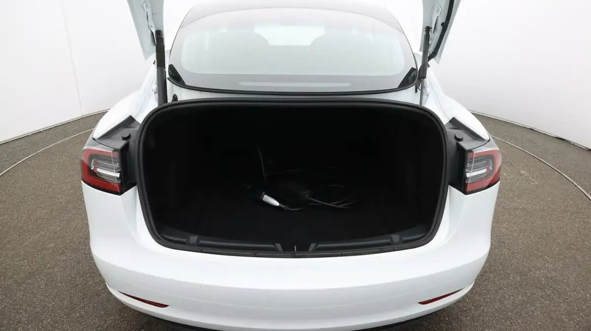 2022-tesla-model-3-e-long-range-big-17