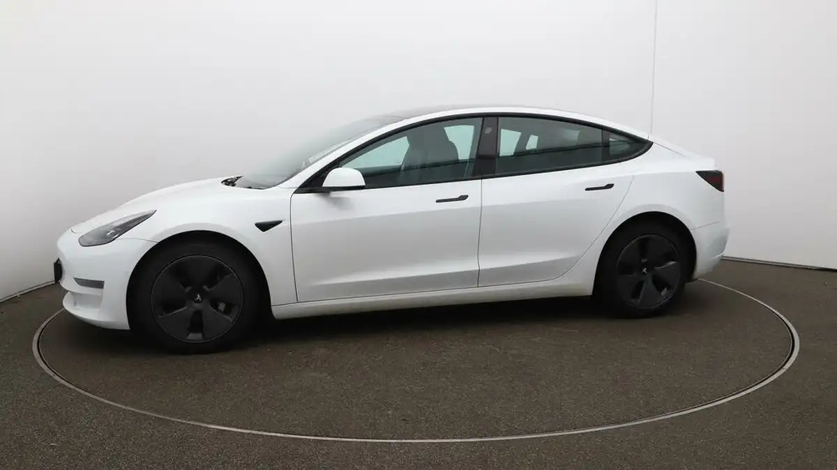 2022-tesla-model-3-e-long-range-big-58