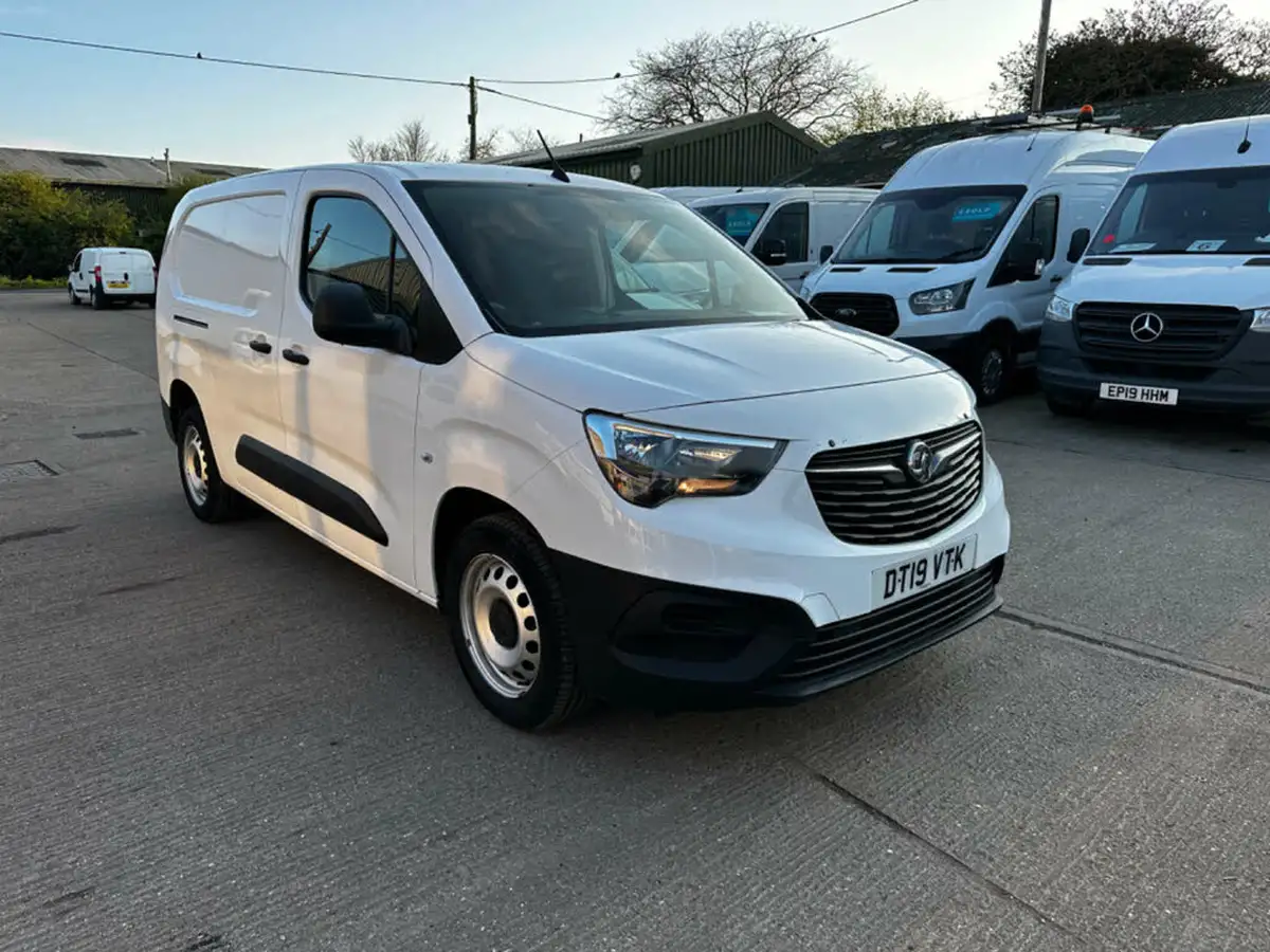 2019-vauxhall-combo-16cdti-edition-2300-100pseu6-l2h1-panel-big-1