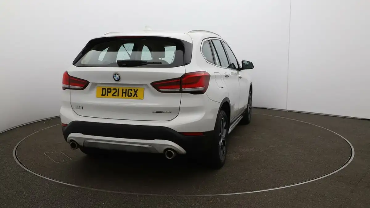 2021-bmw-x1-20-sdrive20i-xline-big-48