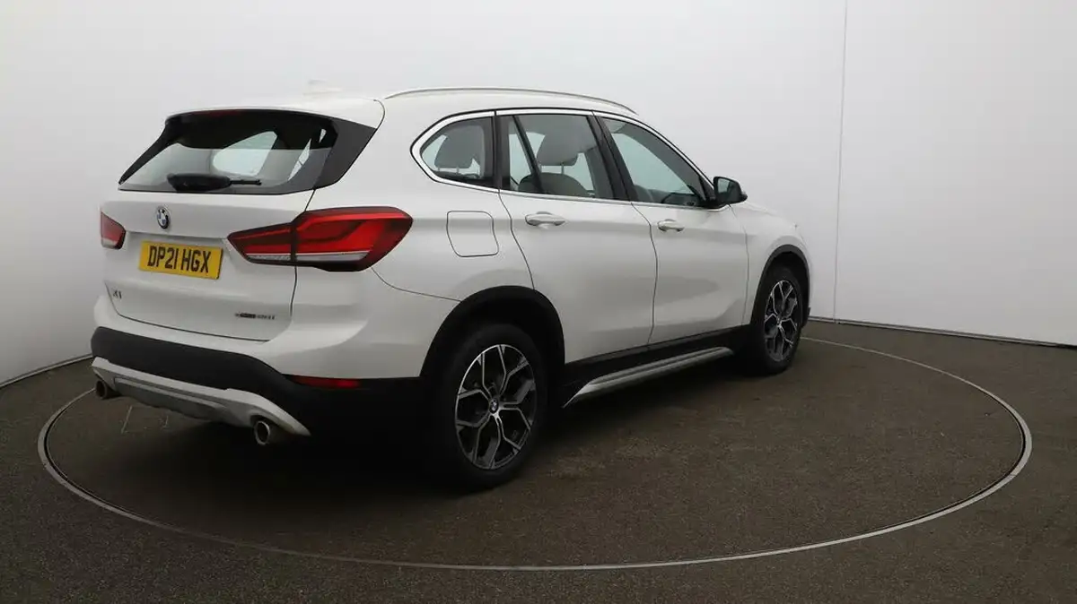2021-bmw-x1-20-sdrive20i-xline-big-7