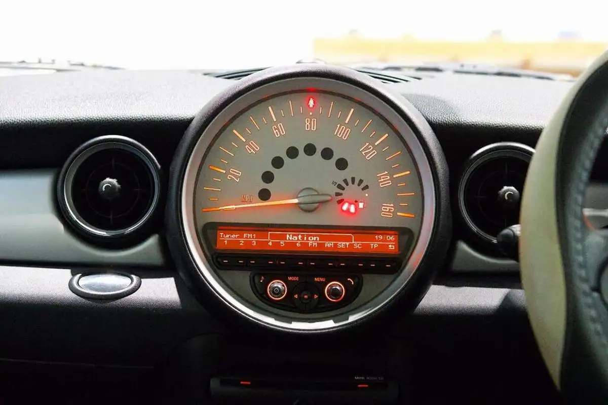 2011-mini-cooper-16td-one-d-big-16