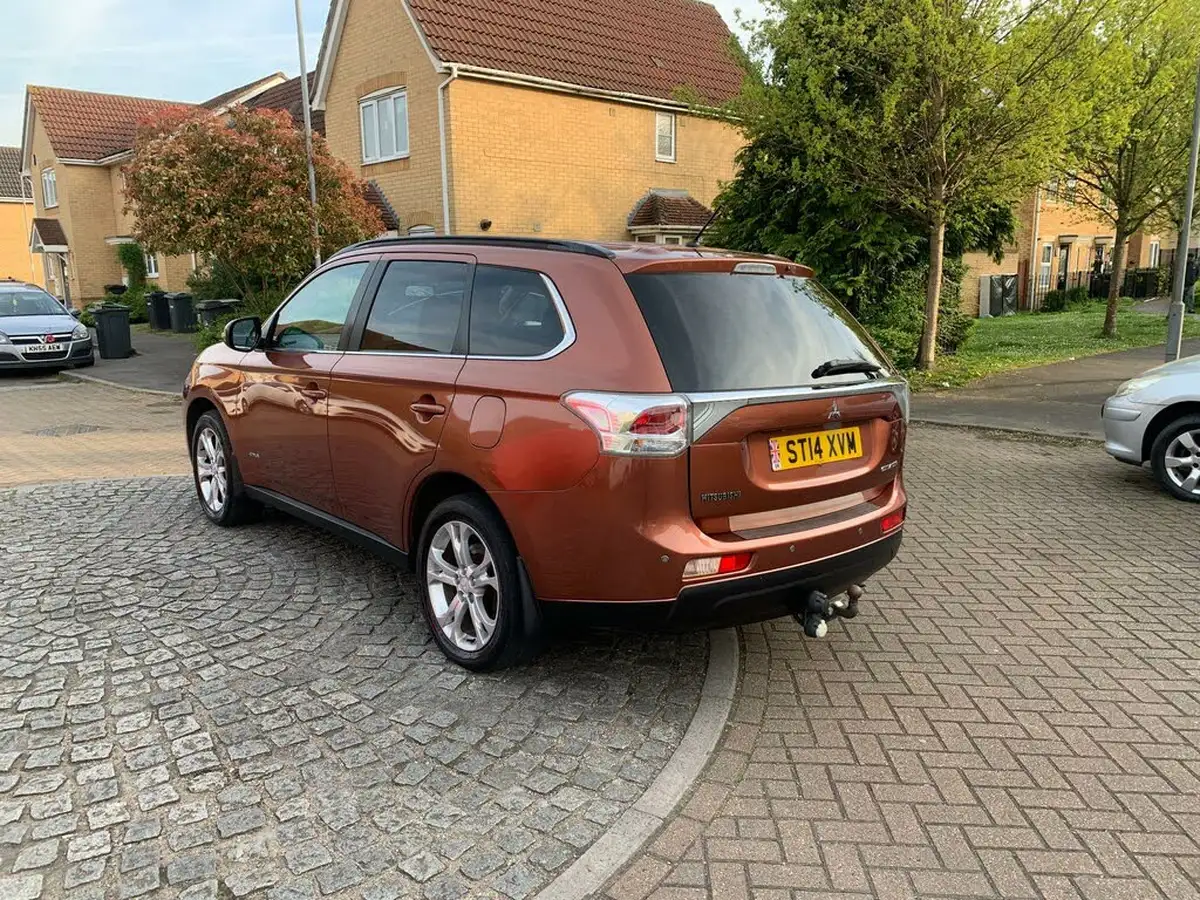 2014-mitsubishi-outlander-22di-d-gx4-big-21