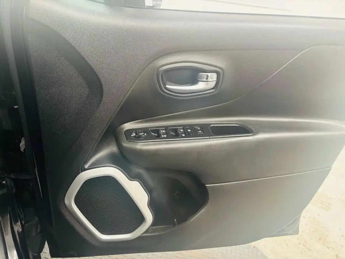 2015-jeep-renegade-14-limited-138bhp-big-22
