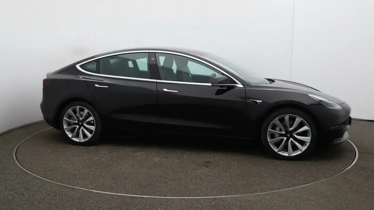 2020-tesla-model-3-e-long-range-big-41