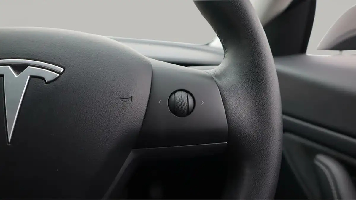 2020-tesla-model-3-e-long-range-big-24