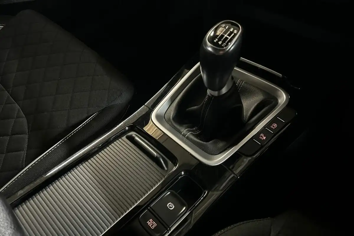 2021-kia-pro-ceed-15-t-gdi-gt-line-big-18