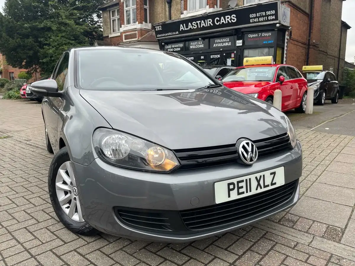2011-volkswagen-golf-12-tsi-s-3d-big-0