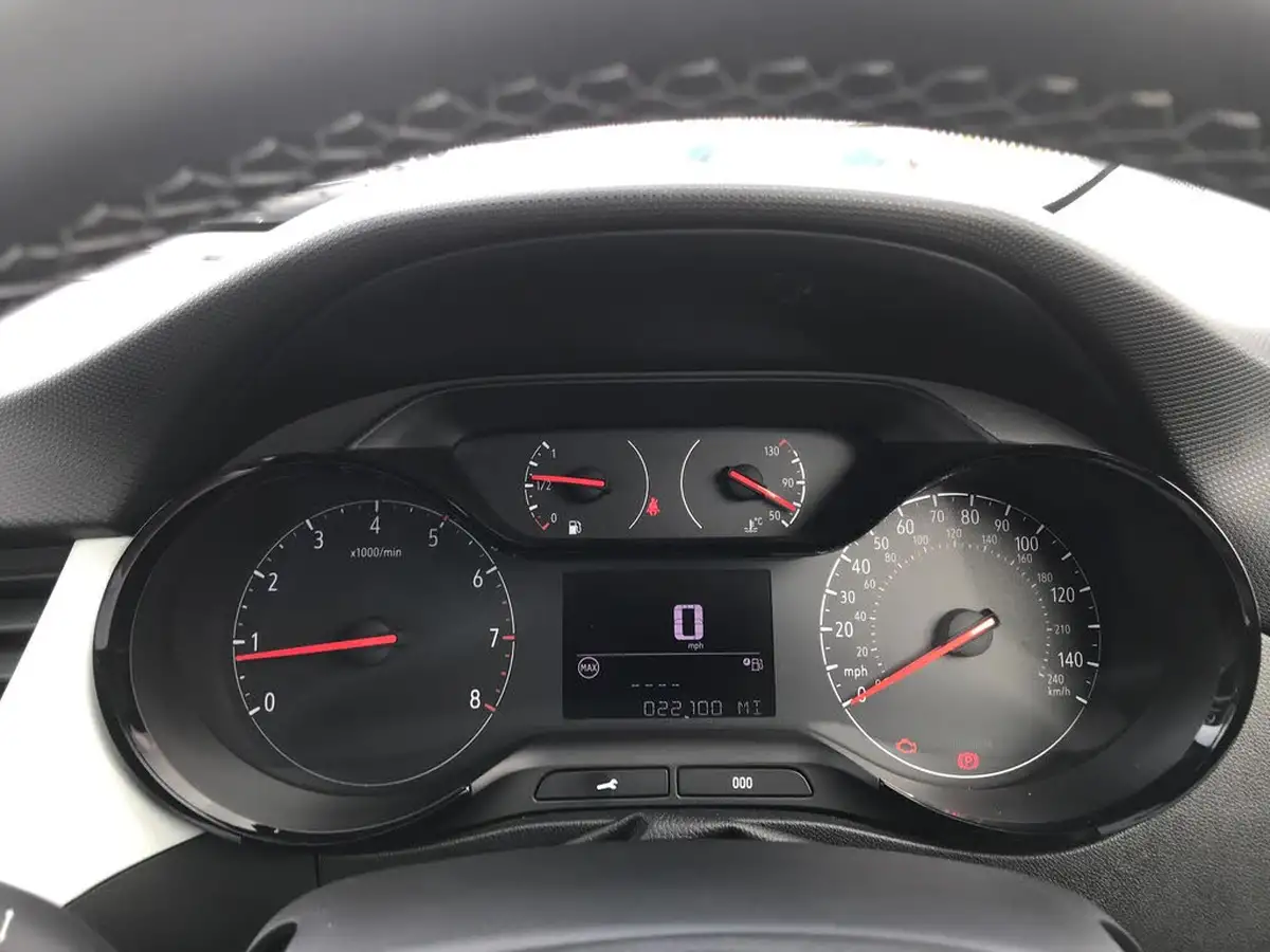 2020-vauxhall-crossland-x-15-griffin-102ps-big-12