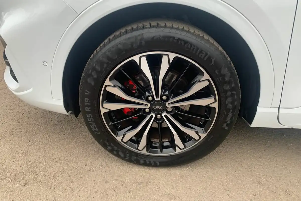 2023-ford-kuga-big-8