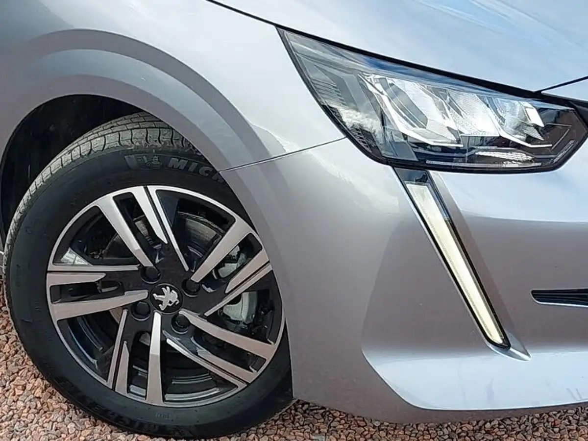 2023-peugeot-208-12-puretech-allure-premium-100ps-eat8-big-8