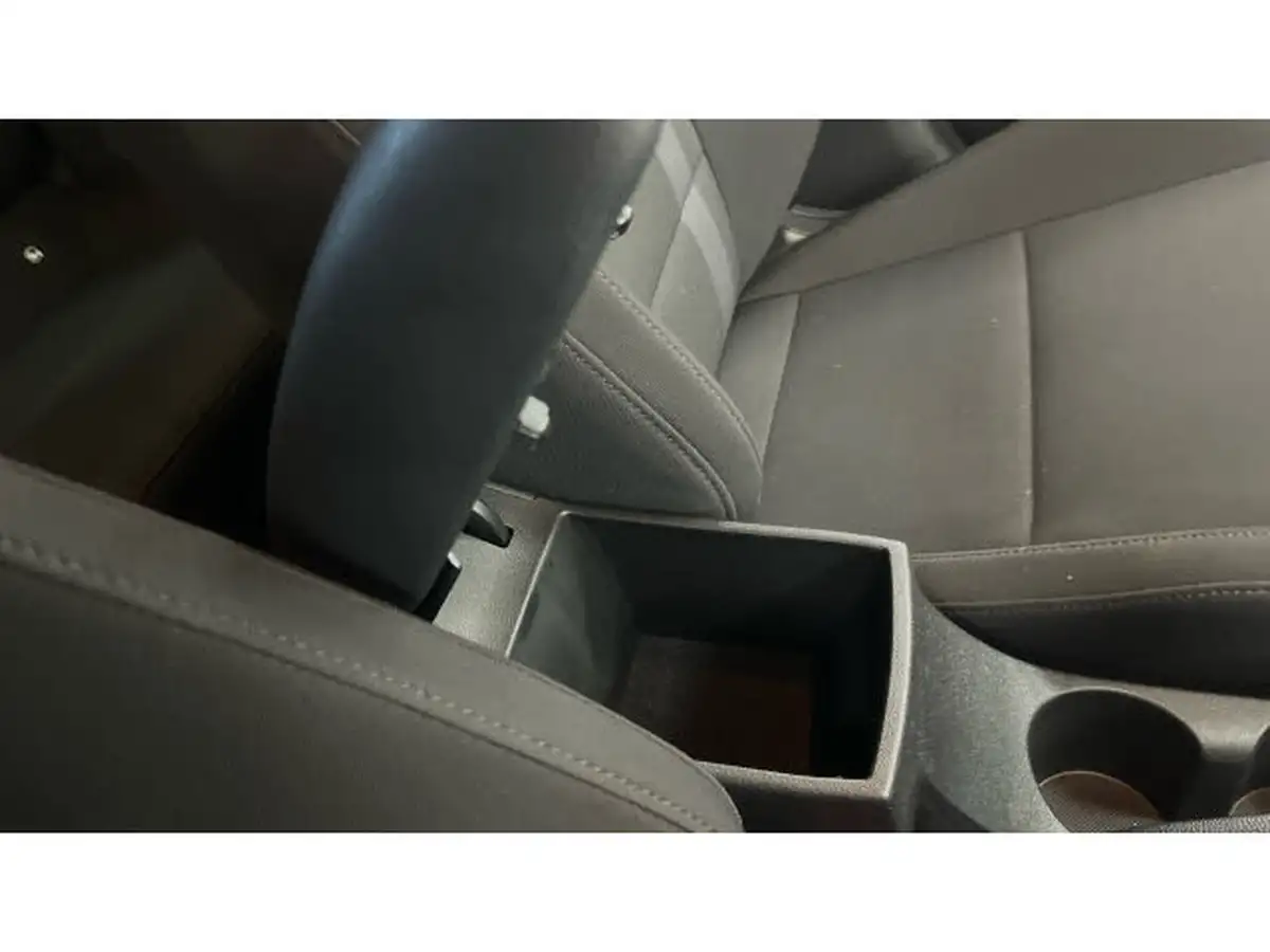 2024-hyundai-i20-10-t-gdi-premium-dct-big-27