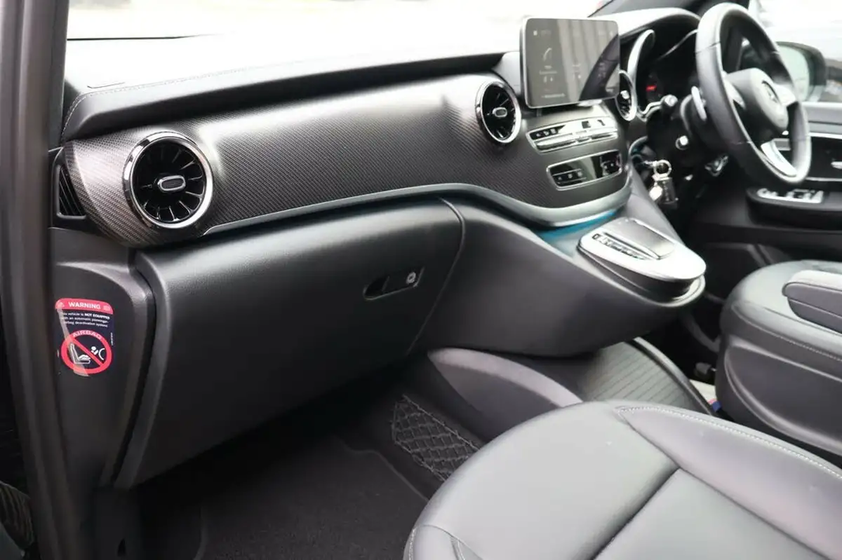 2023-mercedes-benz-v-class-20d-v220d-amg-line-long-big-24
