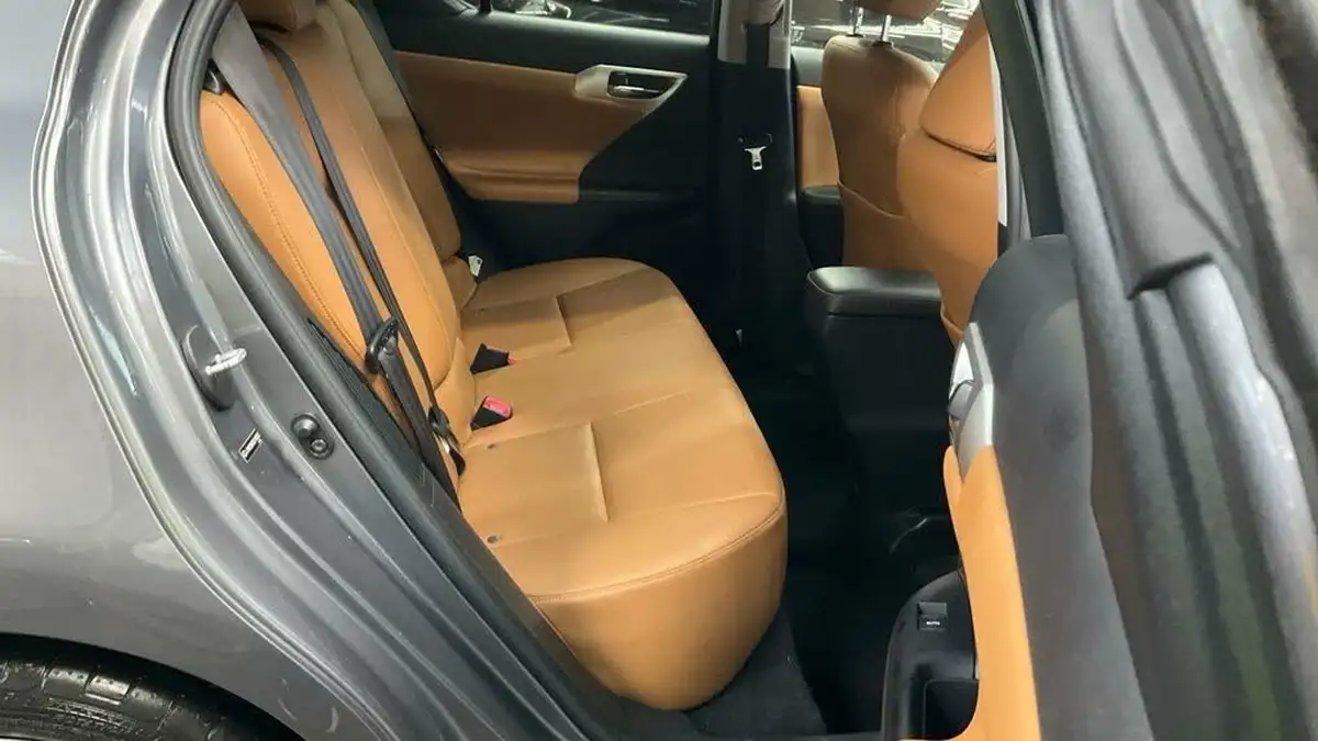 2013-lexus-ct-200h-18-advance-big-9