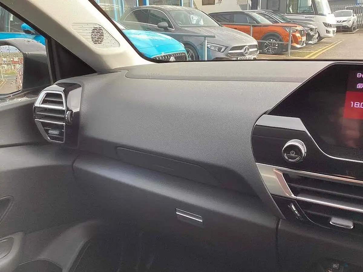 2021-citroen-c4-12-puretech-shine-plus-130ps-big-22