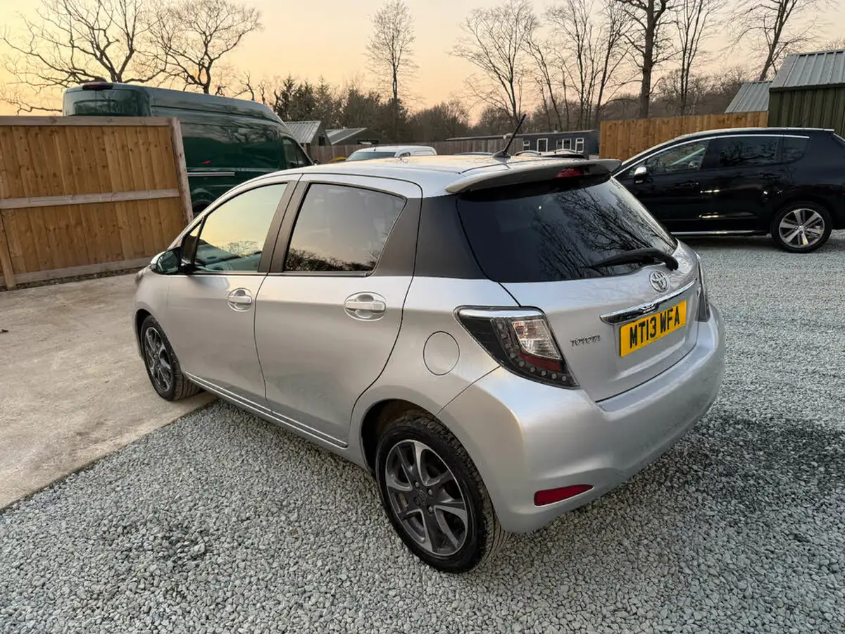 2013-toyota-yaris-133-trend-vvt-i-5d-big-14