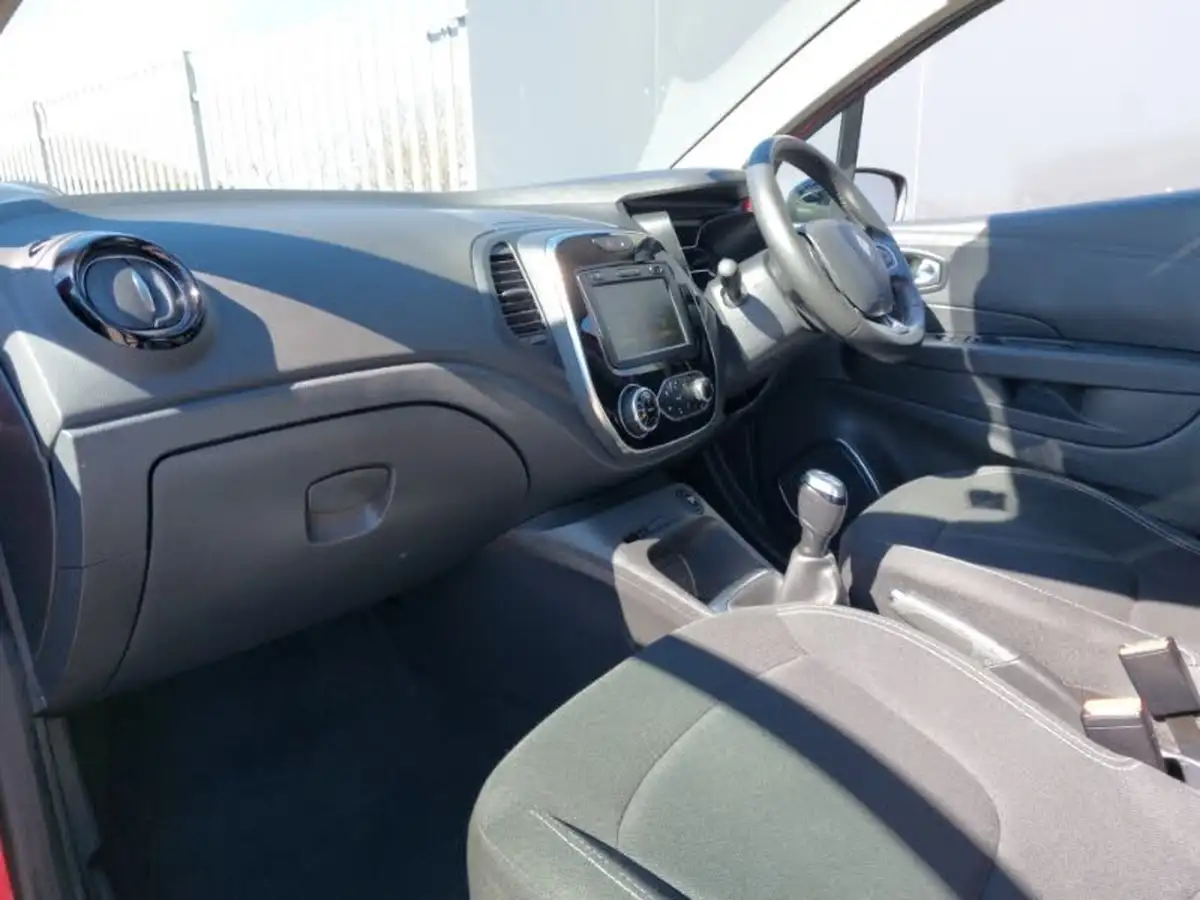2018-renault-captur-09-tce-iconic-big-4