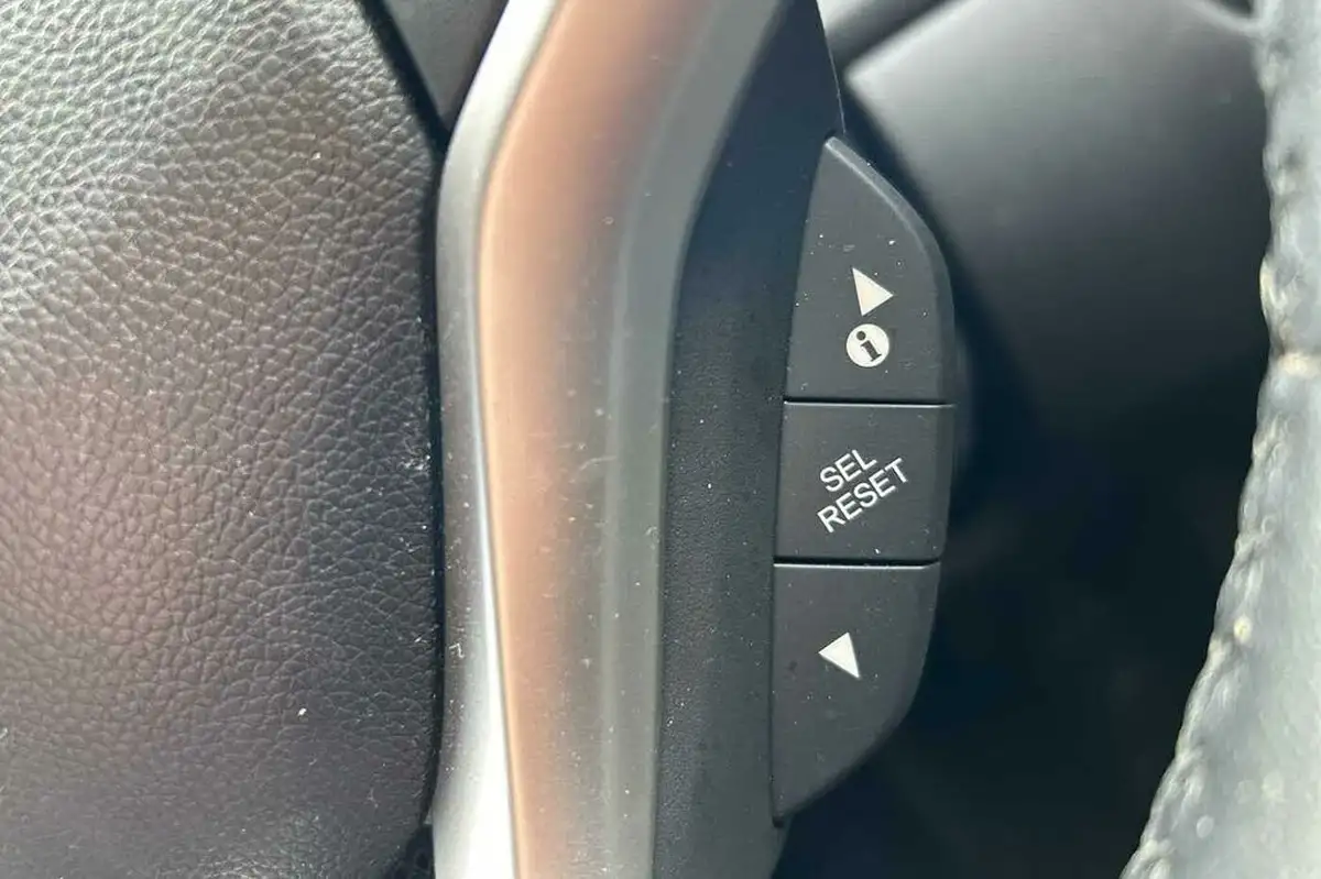 2017-honda-jazz-13-i-vtec-ex-cvt-big-25