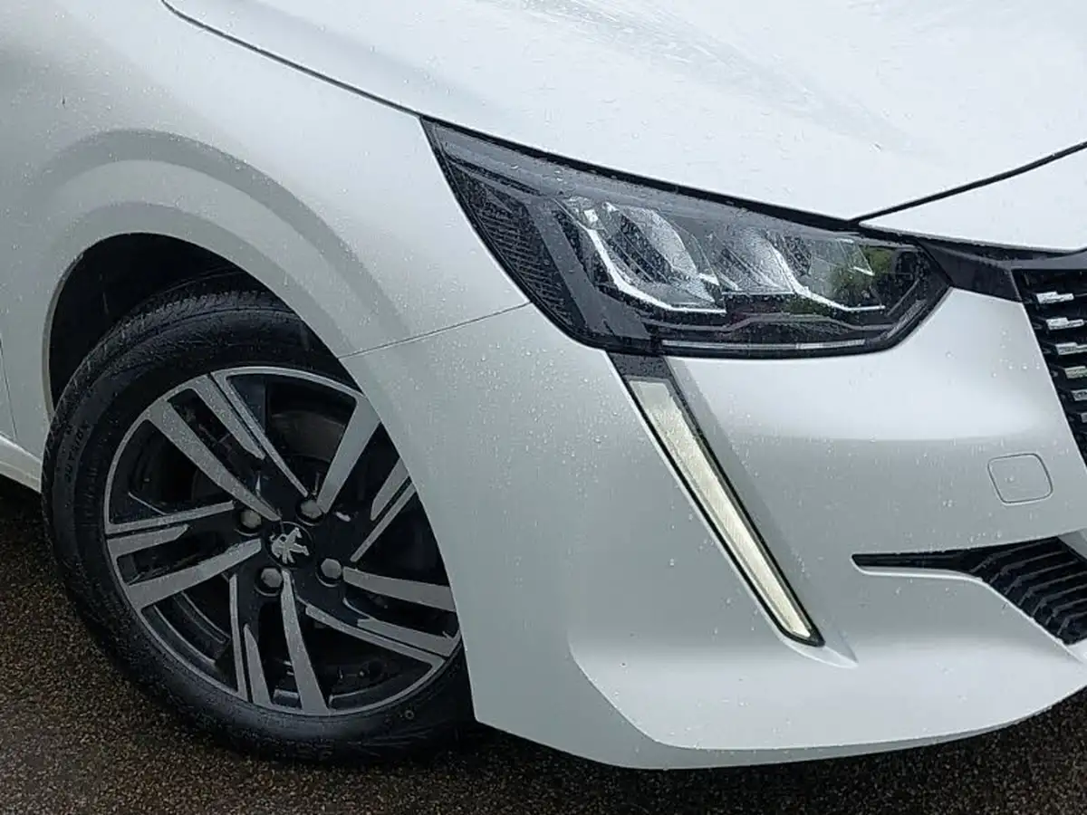 2021-peugeot-208-12-puretech-allure-100bhp-big-8