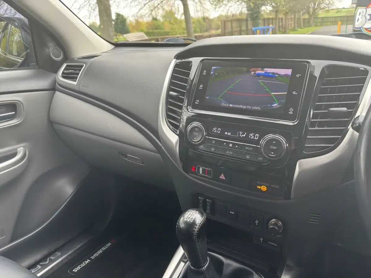 2018-mitsubishi-l200-24di-d-barbarian-eu6-big-15