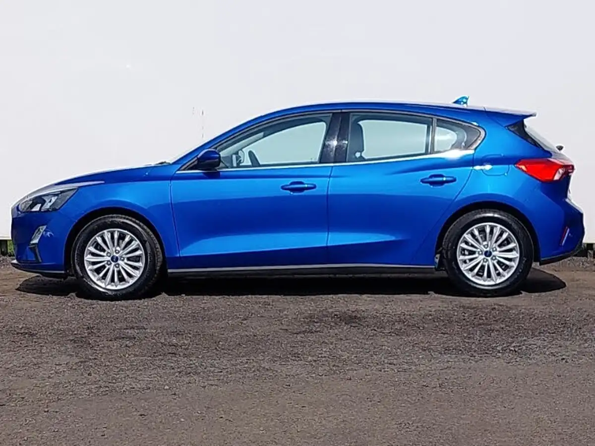 2022-ford-focus-10t-titanium-155ps-hybrid-mhev-hatchback-big-3