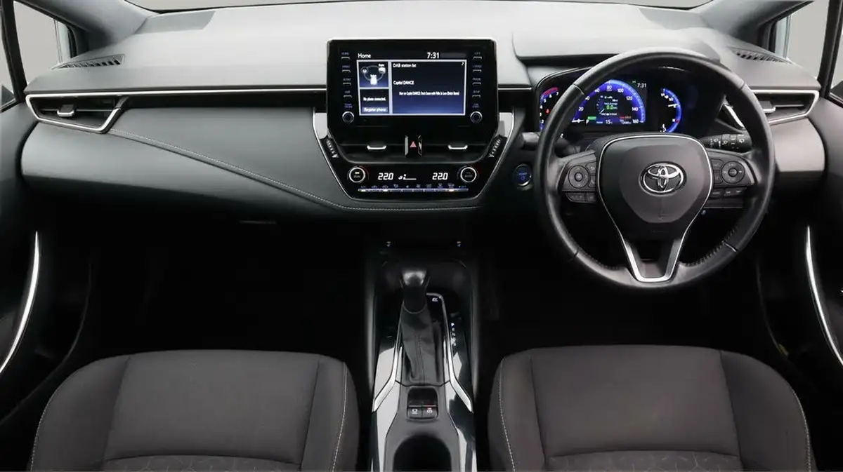 2022-toyota-corolla-18-vvt-i-icon-120bhp-trk-hatchback-5d-big-13