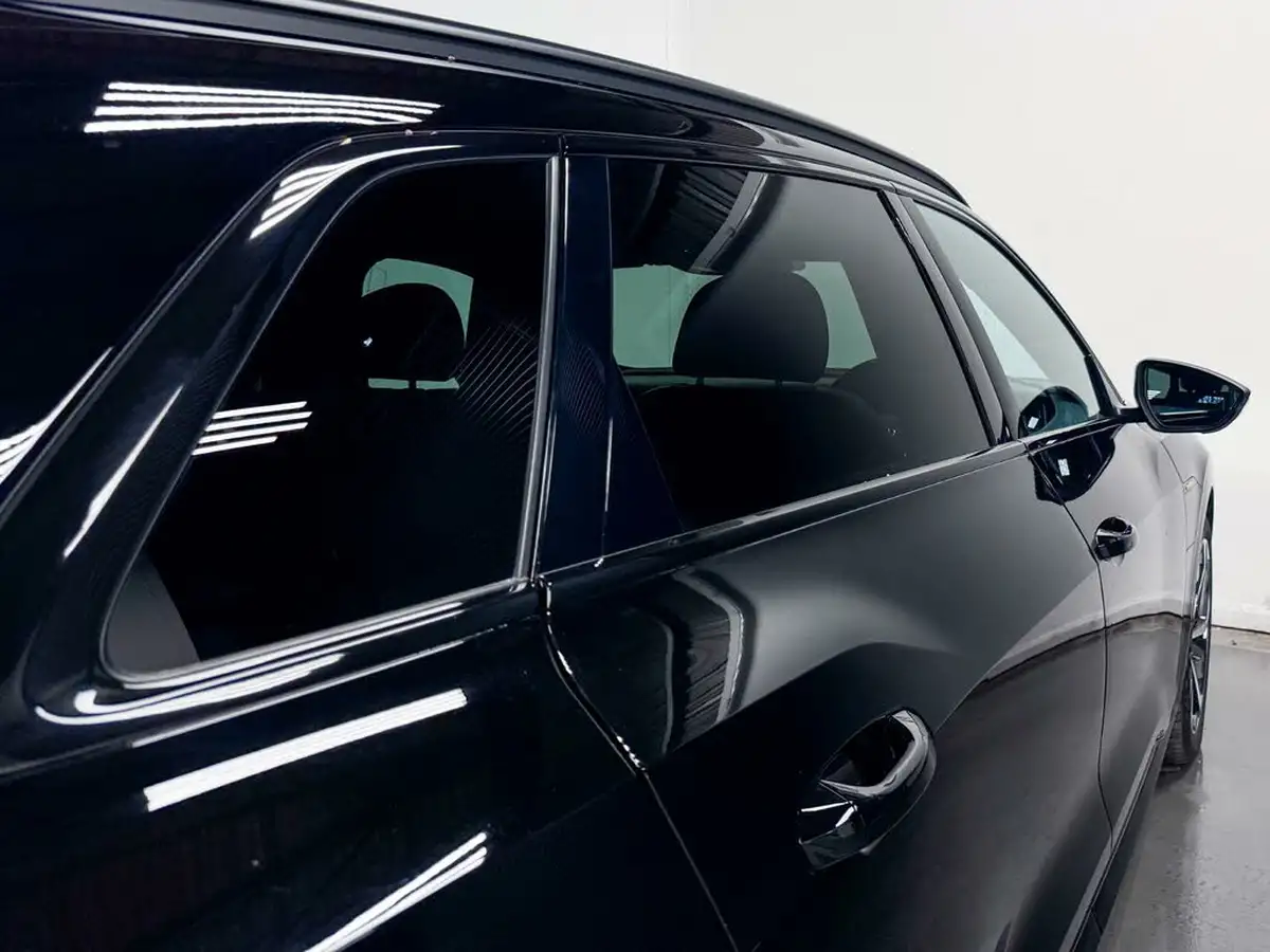 2022-audi-e-tron-50e-black-edition-station-wagon-big-16