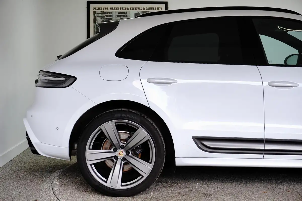 2022-porsche-macan-20-big-11
