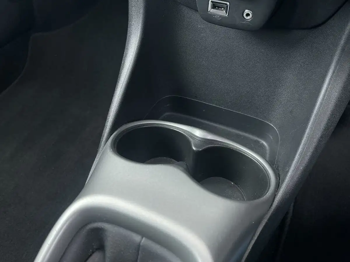 2017-toyota-aygo-10-vvt-i-x-play-71bhp-5d-big-33